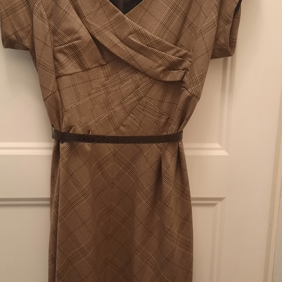 Dress - Picture 2 of 4